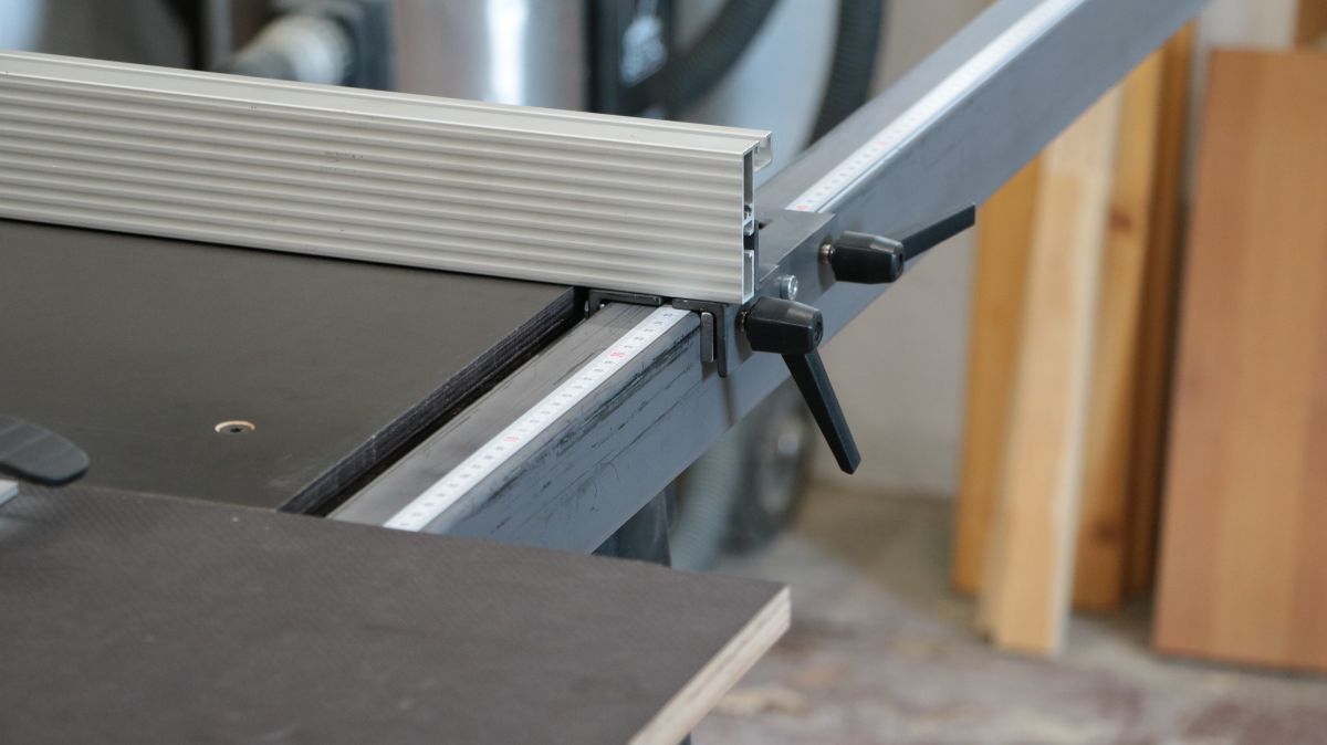 eigenbau-laengsanschlag-formatkreissaege-fertiger-laengsanschlag-5cdb914f.jpeg
