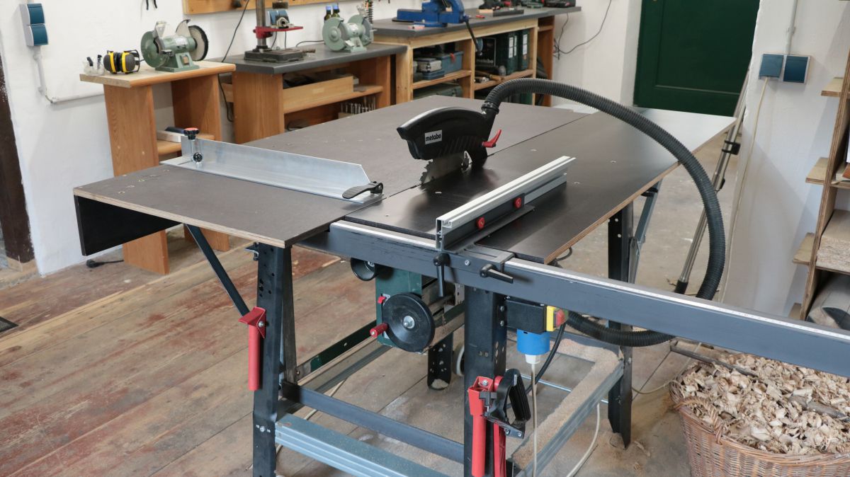 eigenbau-laengsanschlag-formatkreissaege-gesamtansicht-cd5da3ec.jpeg