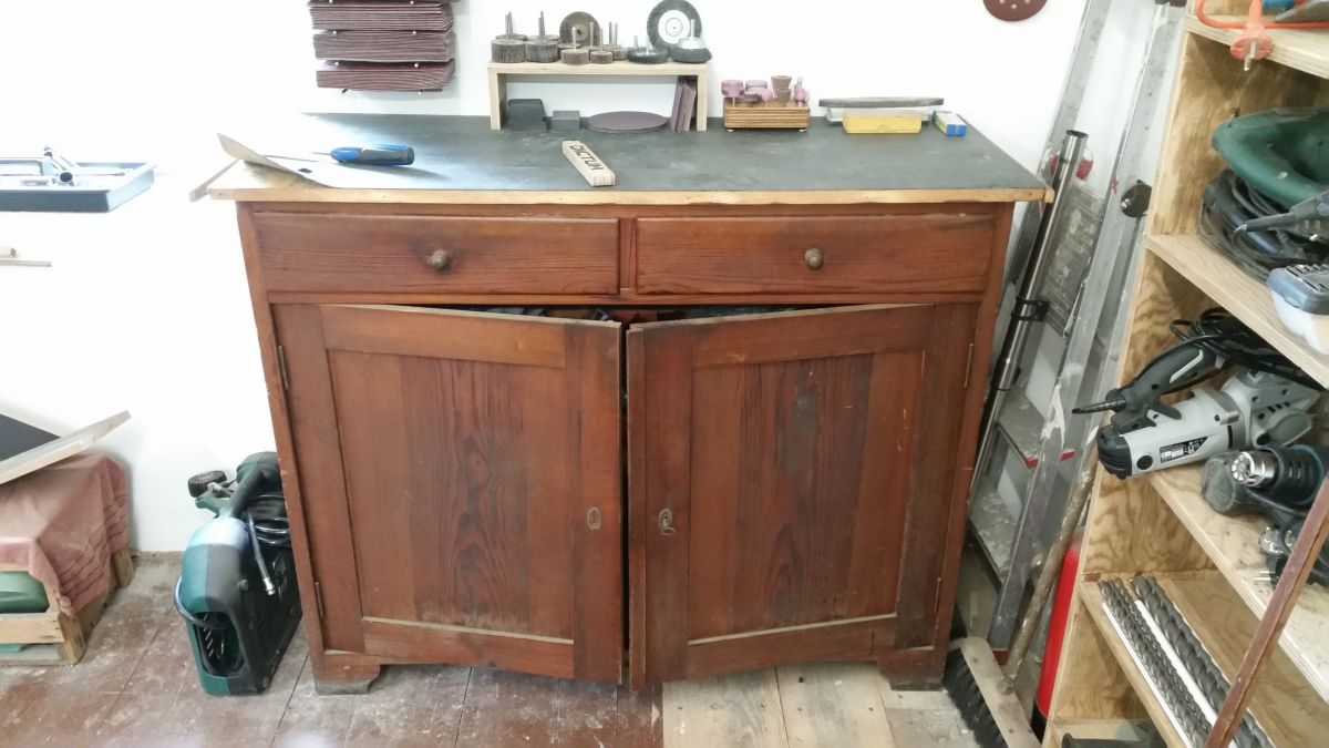 holzschrank-restaurierung-linoleum-oberflaeche-fe873bdf.jpeg