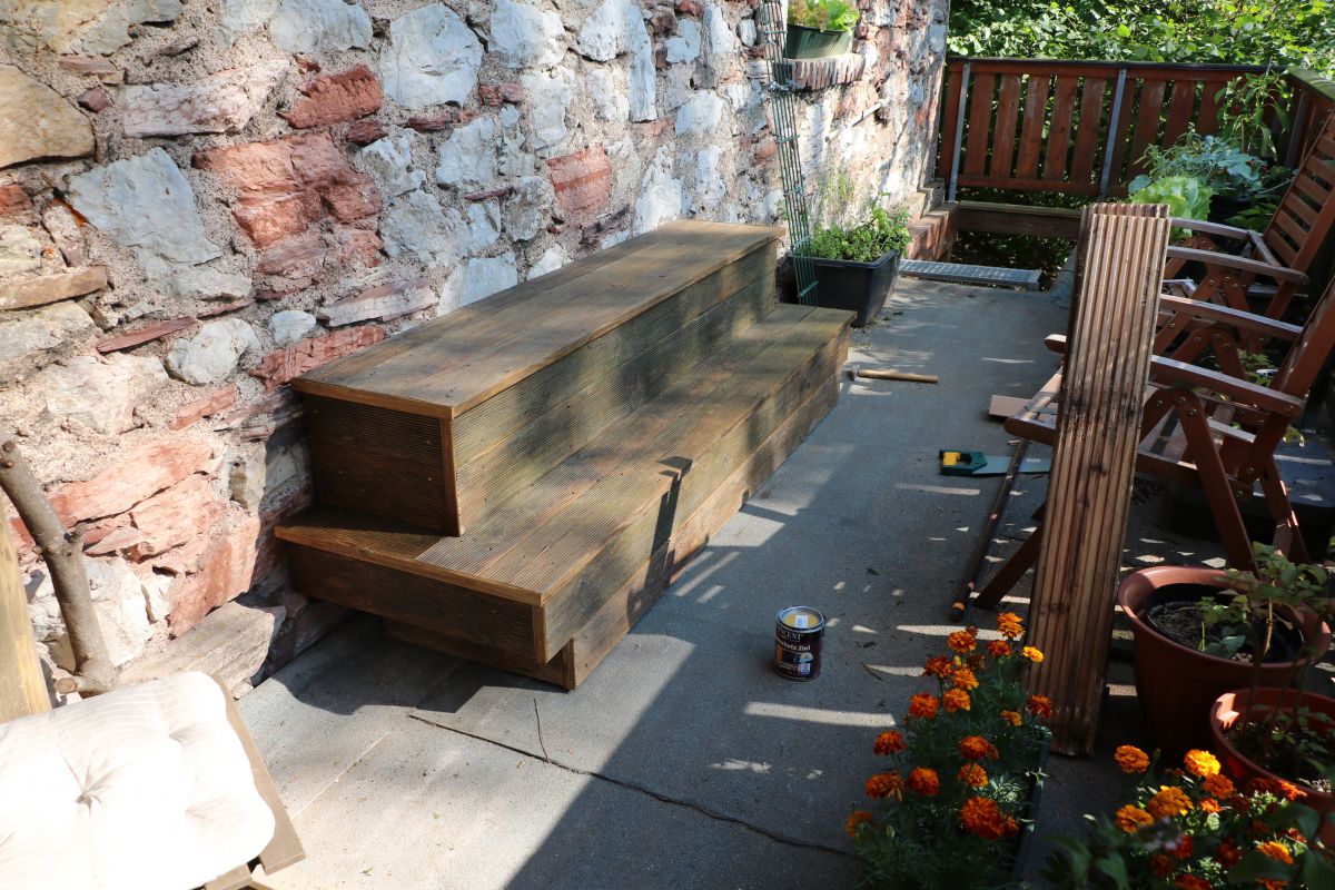 kraeuterbank-aus-restholz-fertige-kraeuterbank-lasiert-d56c51dd.jpeg