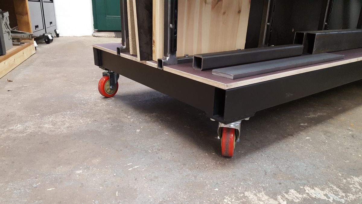 mobiles-materiallager-fuer-holz-metall-werkstatt-lenkrollen-materiallager-ed88264b.jpeg