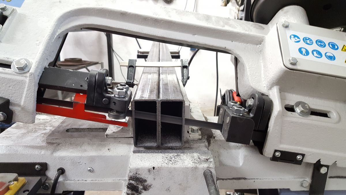 mobiles-materiallager-fuer-holz-metall-werkstatt-rechteckrohre-saegen-c0950eab.jpeg