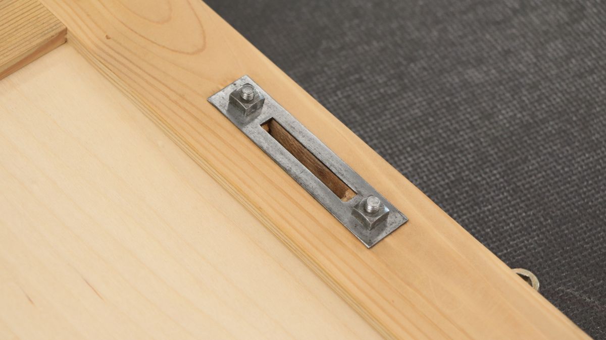restaurierte beschläge restaurierung-haengeschrank-restaurierte-beschlaege-64acff79.jpeg