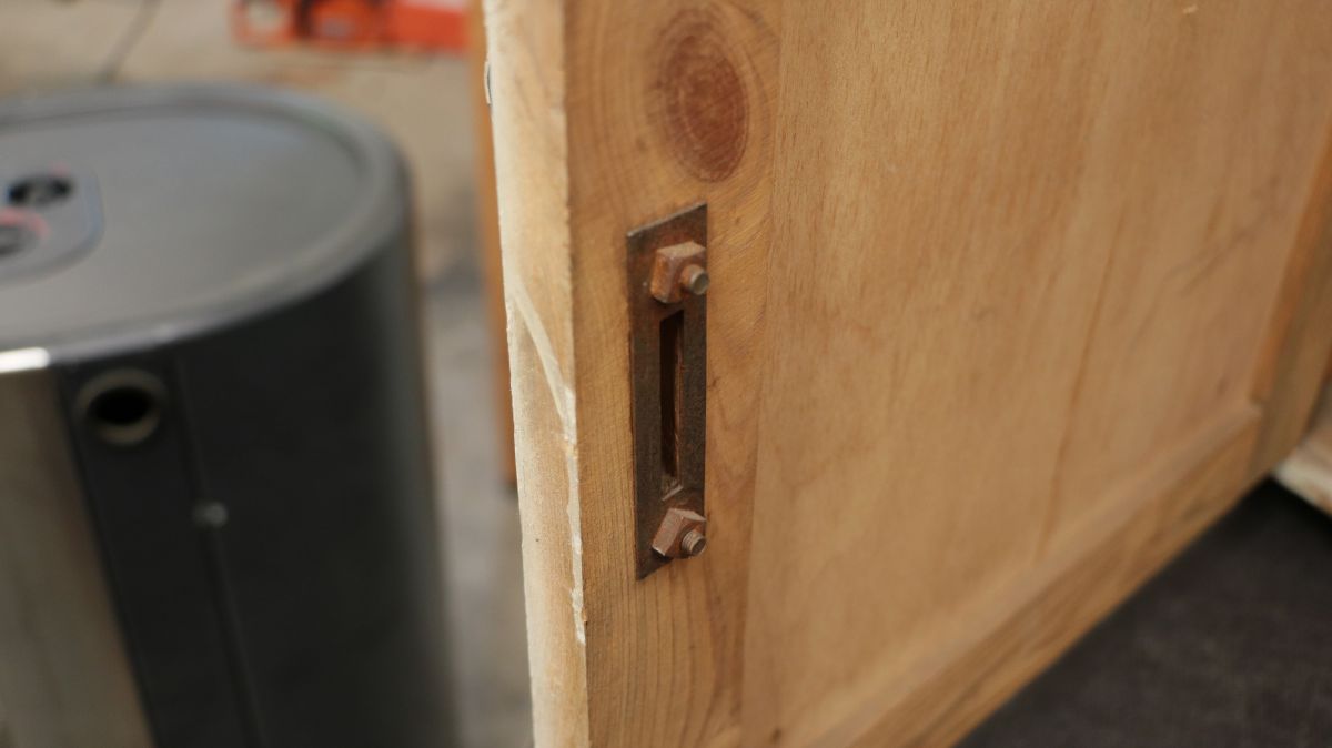 stahl beschlag restaurierung-haengeschrank-stahl-beschlag-f76c2455.jpeg