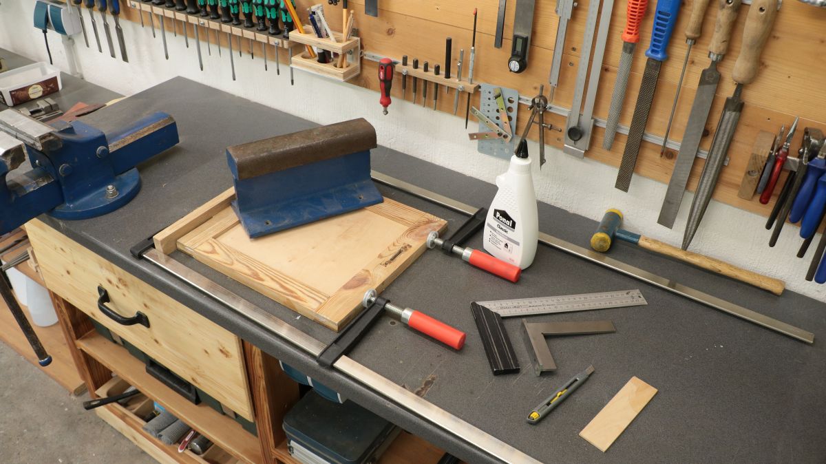 tür füllung verleimen restaurierung-haengeschrank-tuer-fuellung-verleimen-25a2d676.jpeg