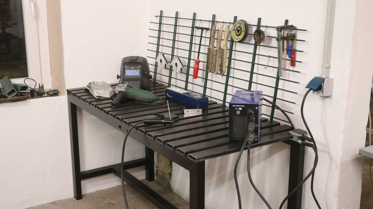 schweisstisch-aus-stahltor-bauen-aufbau-und-werkzeug-a0811b4d.jpeg