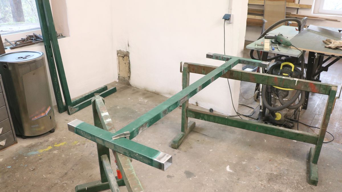 schweisstisch-aus-stahltor-bauen-querstrebe-angepasst-cffeeacc.jpeg