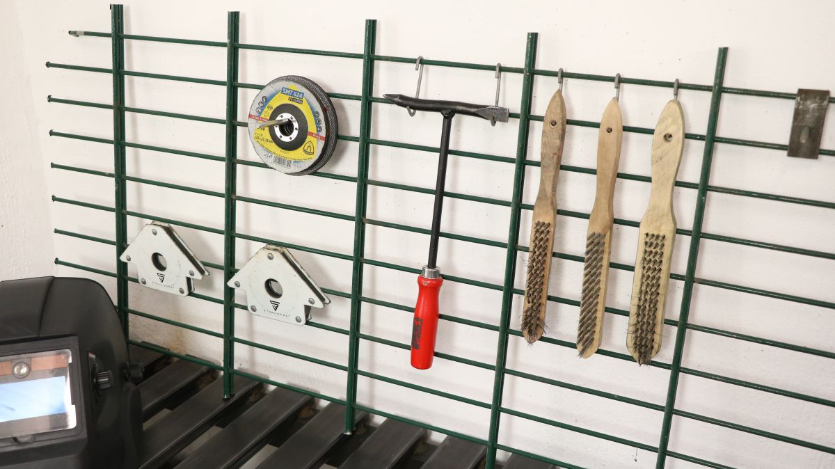 werkzeughalter-aus-stahl-mit-warmverformung-werkzeugwand-111e572c.jpeg