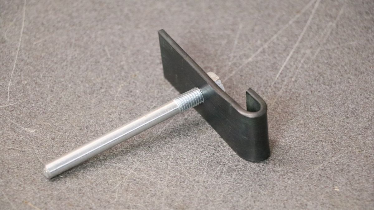 Haken aus Flachstahl werkzeugwand-aus-stabmatte-fuer-schweisstisch-haken-aus-flachstahl-dec023b6.jpeg